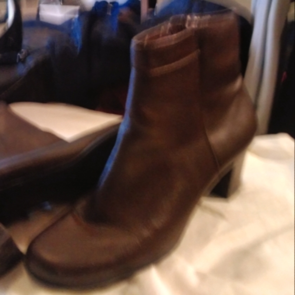 St. John's Bay brown genuine leather size 7.5 ankle boots